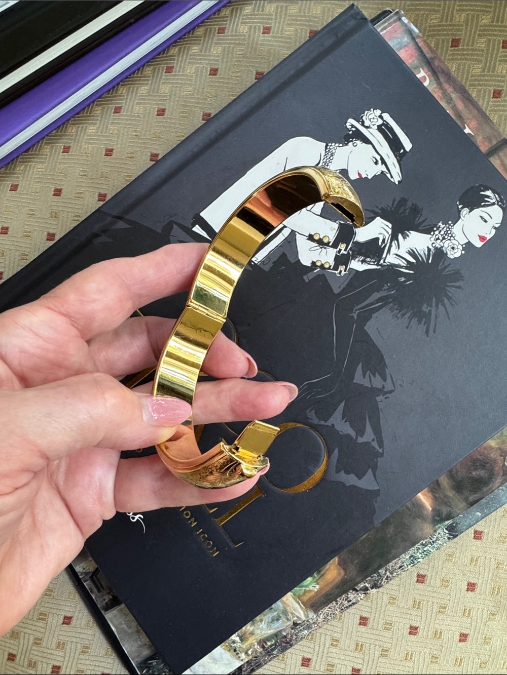 Chunky Etched Bangle / Vintage Golden Design - Picture 7 of 14